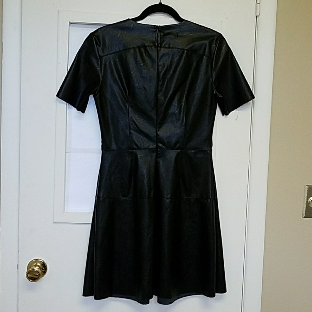 Dress - Picture 4 of 4